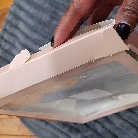 NWT Kate Spade Bow Beanie and Glove Set - Picture 4 of 4